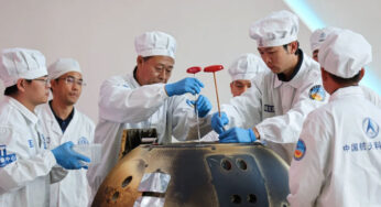 The United States is negotiating with China to obtain soil samples from the far side of the Moon